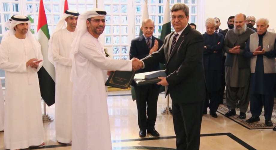 مجموعة موانئ أبوظبي والحكومة الباكستانية توقعان أربع مذكرات تفاهم