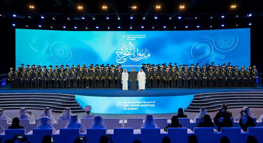 خالد بن محمد بن زايد يشهد حفل تخريج الدفعة الأولى من أكاديمية أبوظبي البحرية
