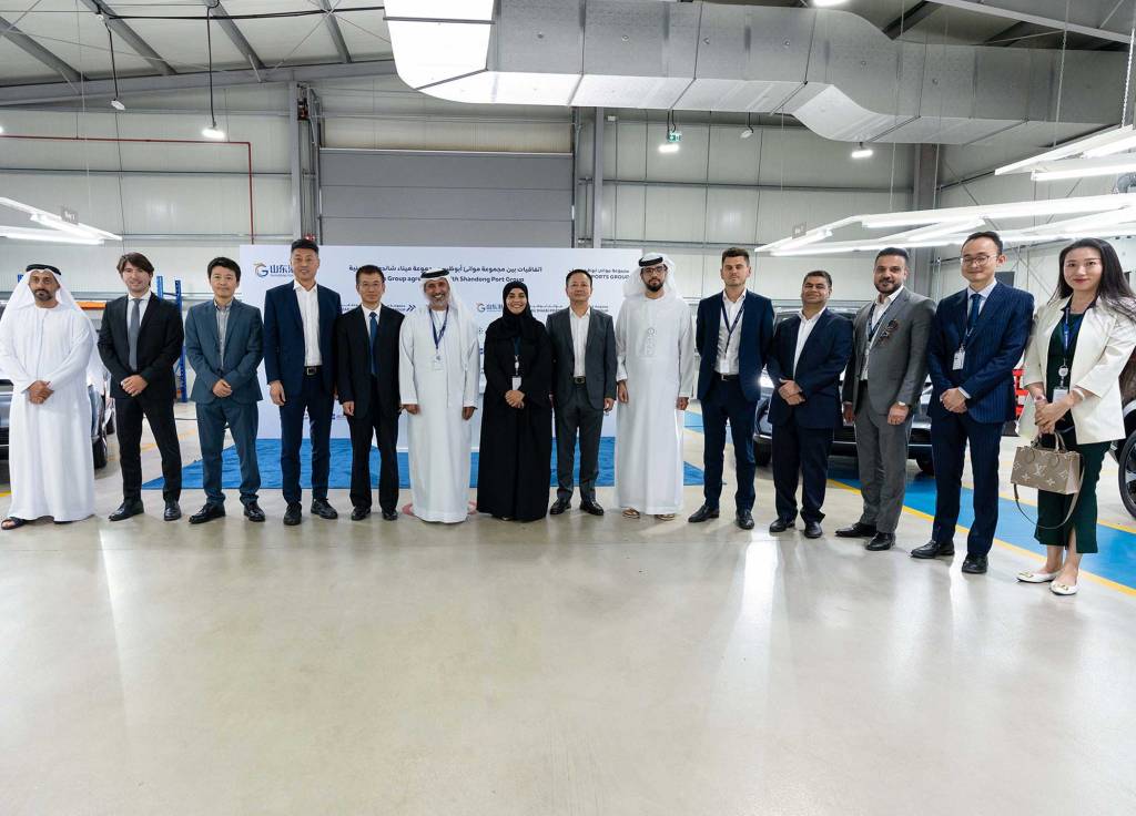 مجموعة موانئ أبوظبي ومجموعة موانئ شاندونغ تتعاونان لنقل وتخزين وتوزيع مركبات الأفراد