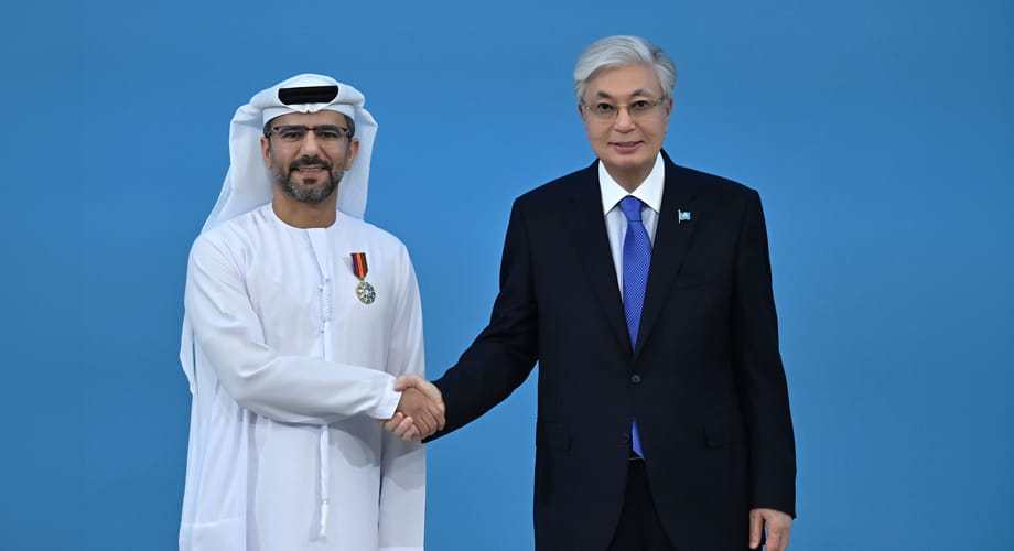 فخامة رئيس جمهورية كازاخستان يمنح وسام الصداقة للكابتن محمد جمعة الشامسي ‏العضو المنتدب والرئيس التنفيذي لمجموعة موانئ أبوظبي