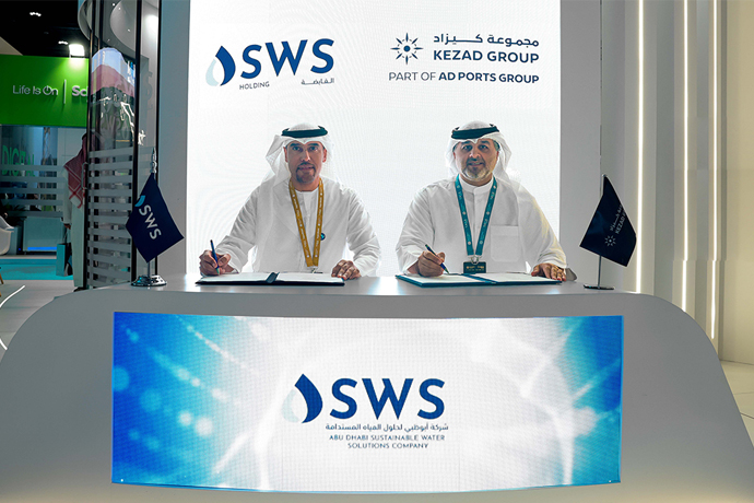 مجموعة كيزاد والشركة القابضة لحلول المياه المستدامة تتفقان على التعاون في مجال تنقية المياه وتوزيعها