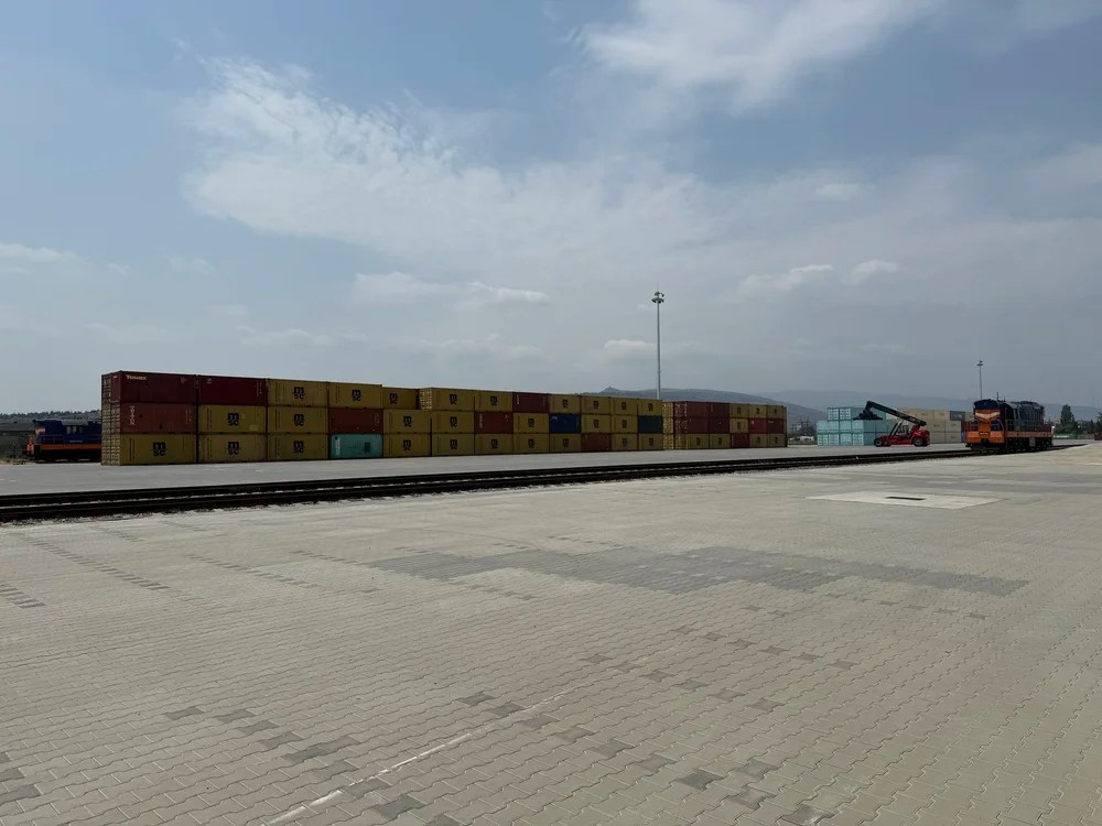 container-handling-storage